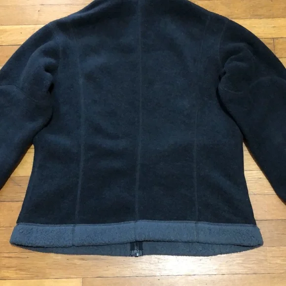 Patagonia Women’s Synchilla Arctic Fleece Jacket in Black & Grey, size Large - Picture 14 of 16
